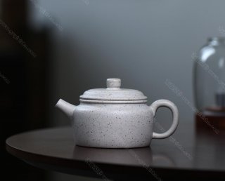 碧螺壺中香撲面，綠茶盞內(nèi)味如春。