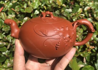 樹樁葡萄壺；朱泥380CC